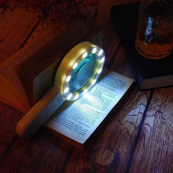 Magnifying Glass with LED Light - Picture 2 of 6